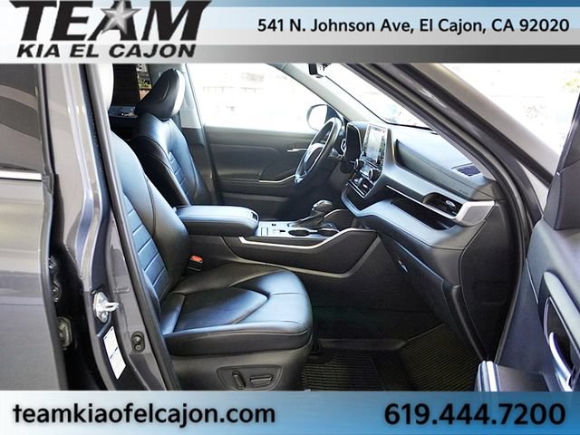 Used 2021 Toyota Highlander XLE AWD/4WD image 12