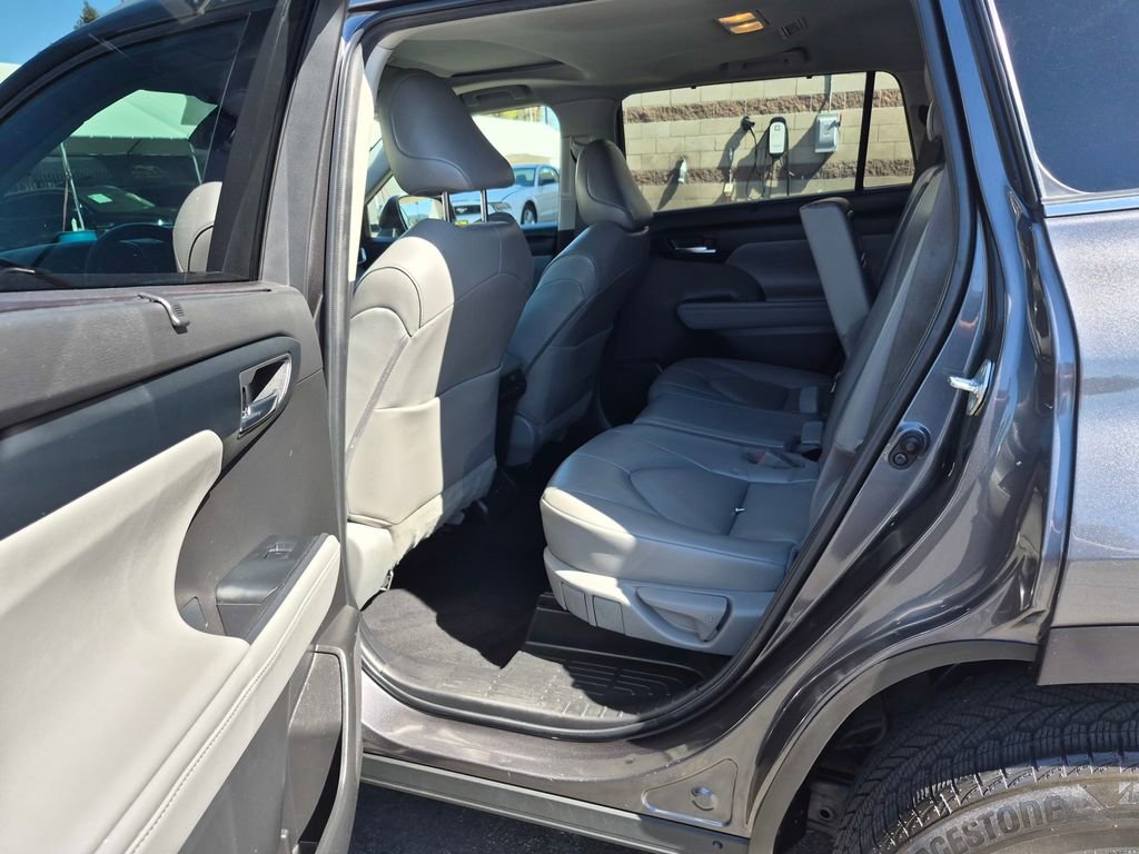Used 2022 Toyota Highlander XLE image 22