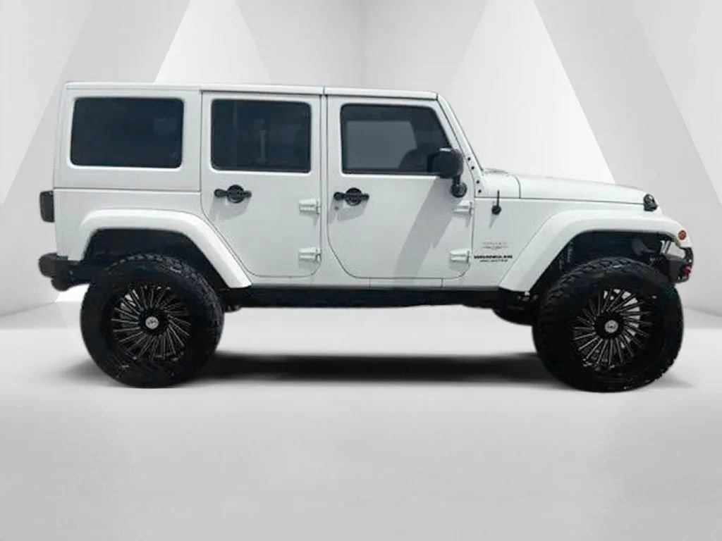 Used 2015 Jeep Wrangler Unlimited Sahara w/ Max Tow Package AWD/4WD image 8