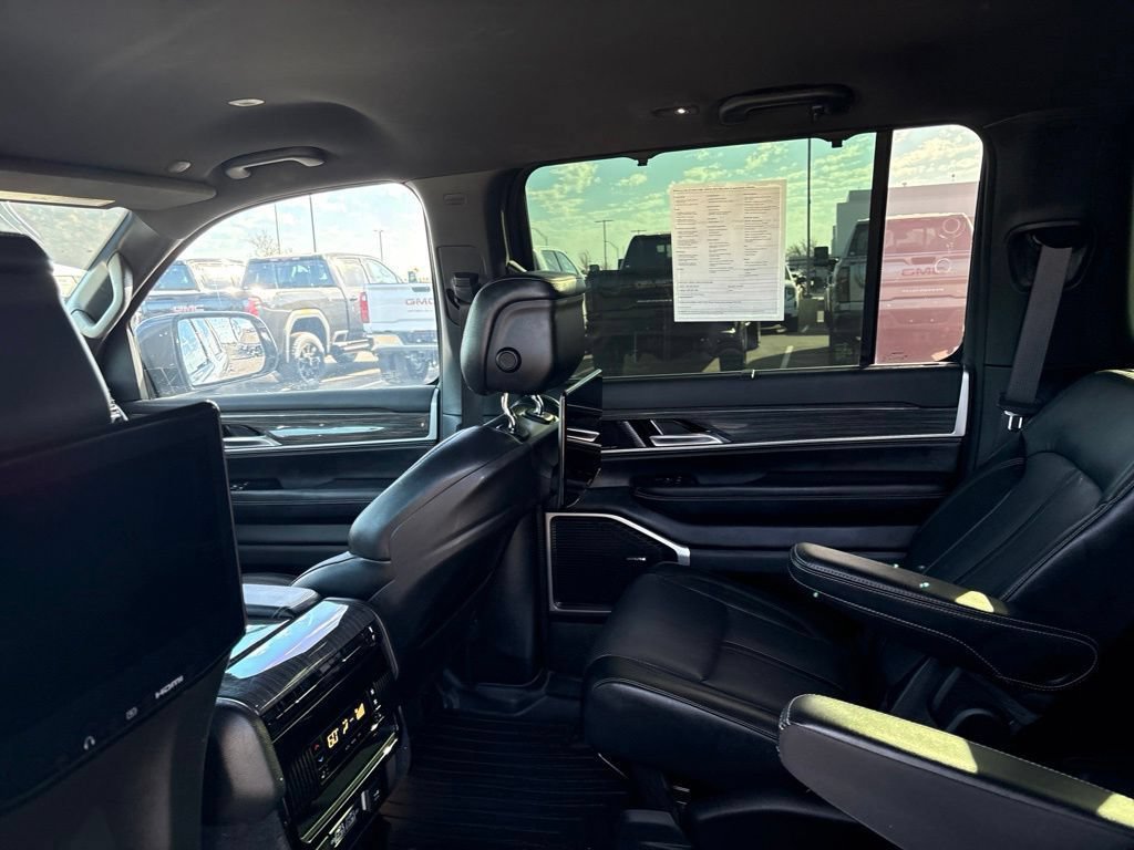 Used 2022 Jeep Wagoneer Series III w/ Convenience Group I AWD/4WD image 3