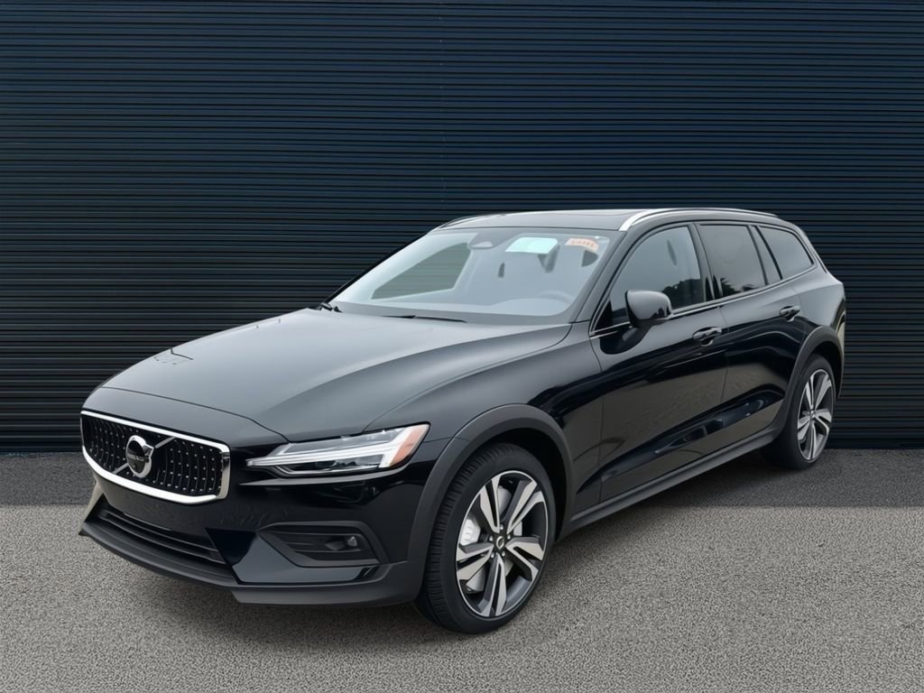 Used 2026 Volvo V60 B5 Cross Country Plus w/ Climate Package image 1