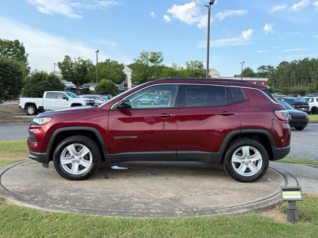 Used 2022 Jeep Compass Latitude w/ Convenience Group AWD/4WD image 4