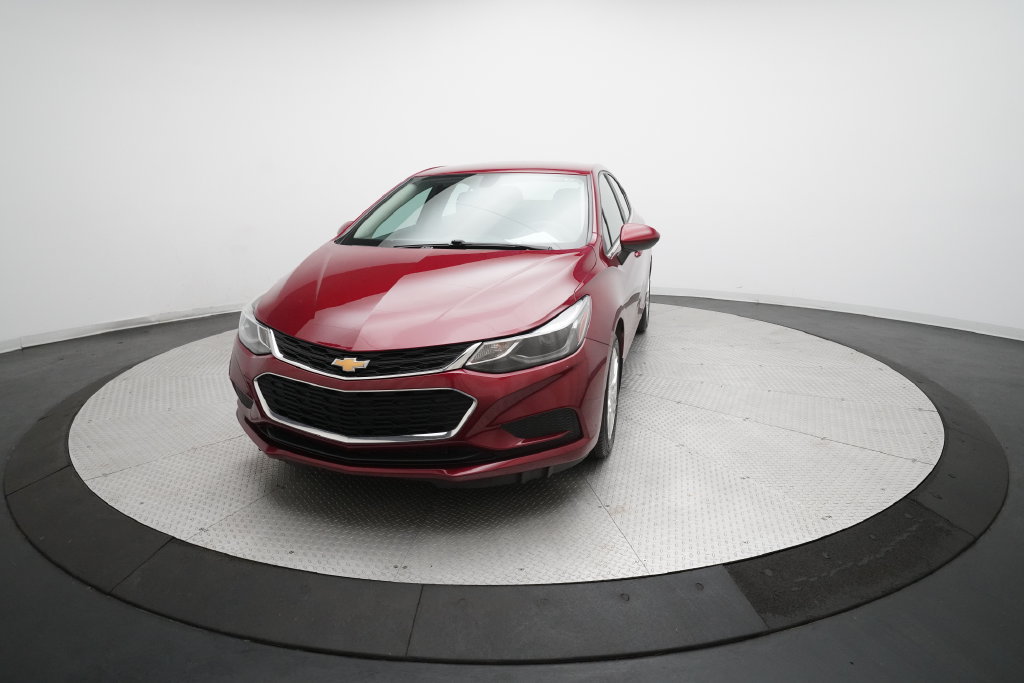 Used 2018 Chevrolet Cruze LT w/ Convenience Package FWD image 12