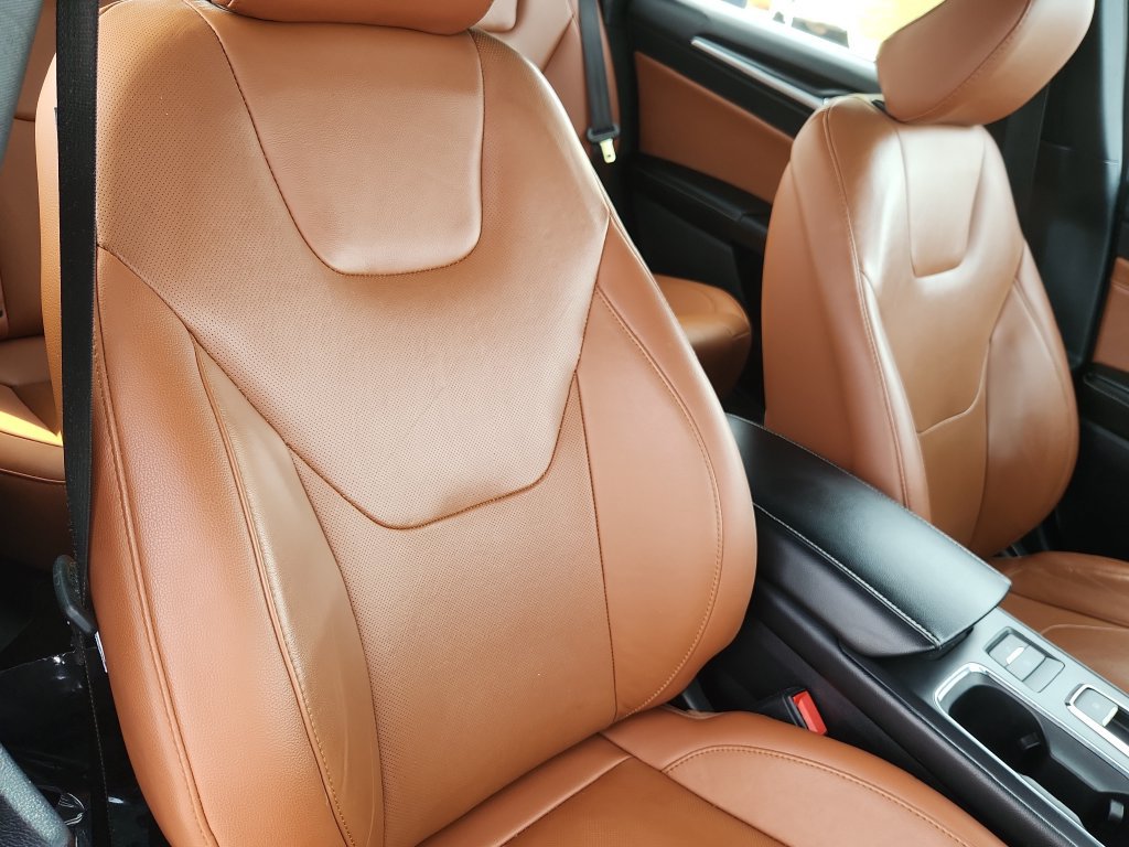 Used 2020 Ford Fusion Titanium FWD image 16