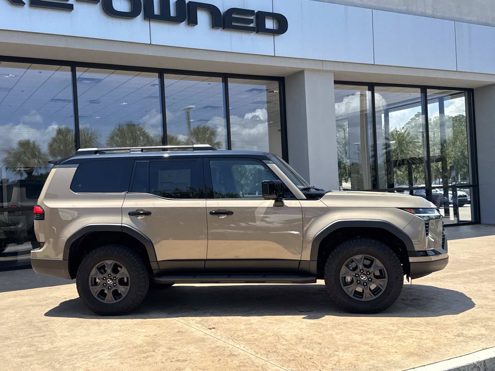 Certified 2025 Lexus GX 550 AWD/4WD image 2