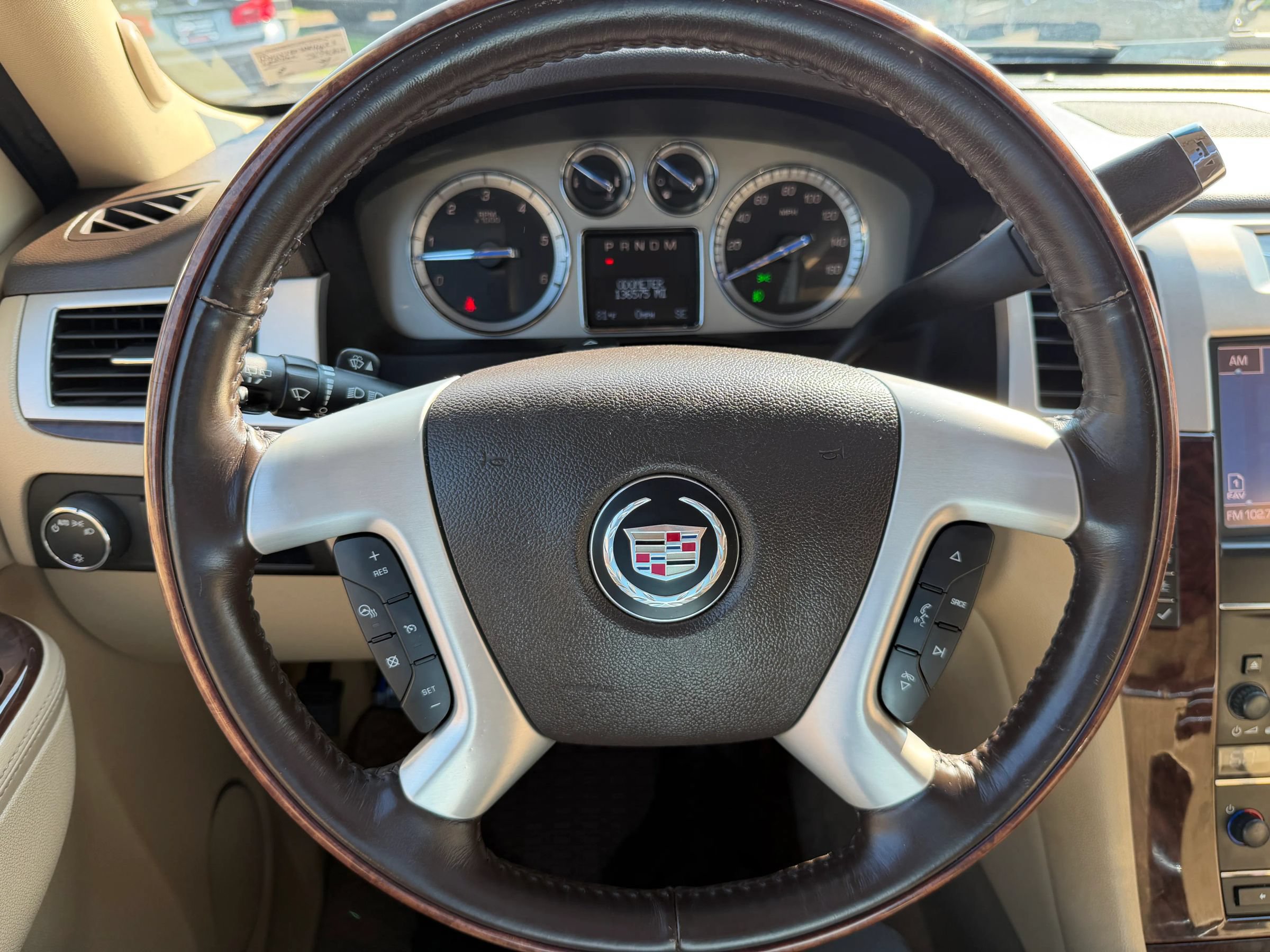 Used 2013 Cadillac Escalade ESV Premium RWD image 19