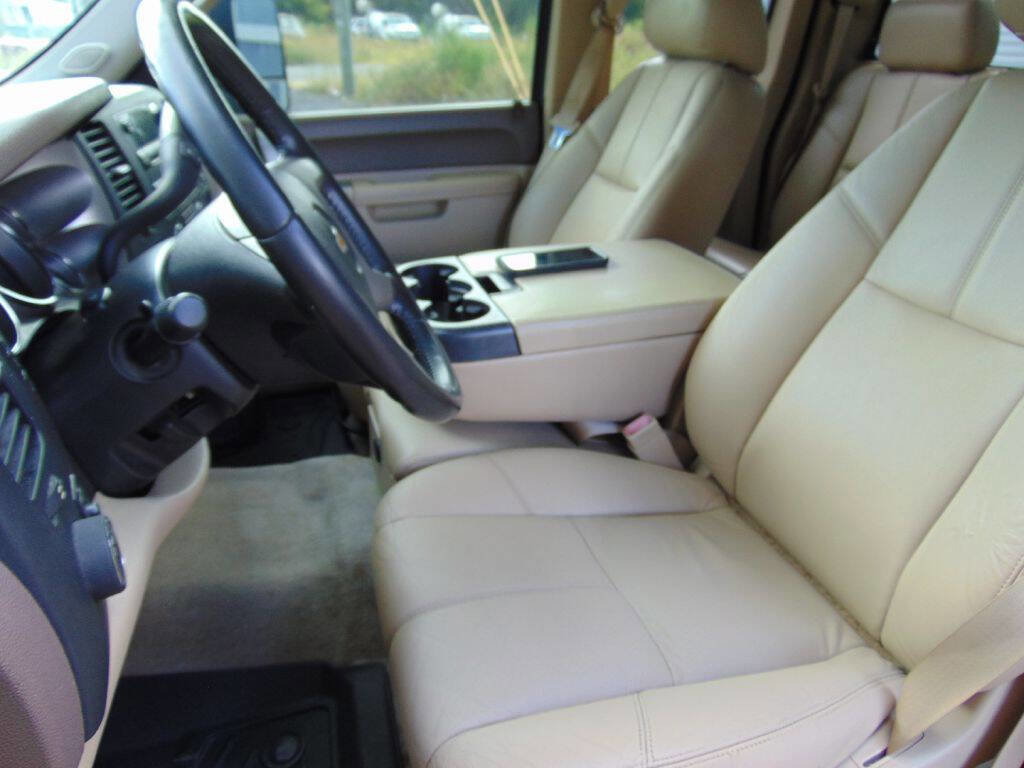 Used 2013 Chevrolet Silverado 2500 LT w/ Interior Plus Package image 24