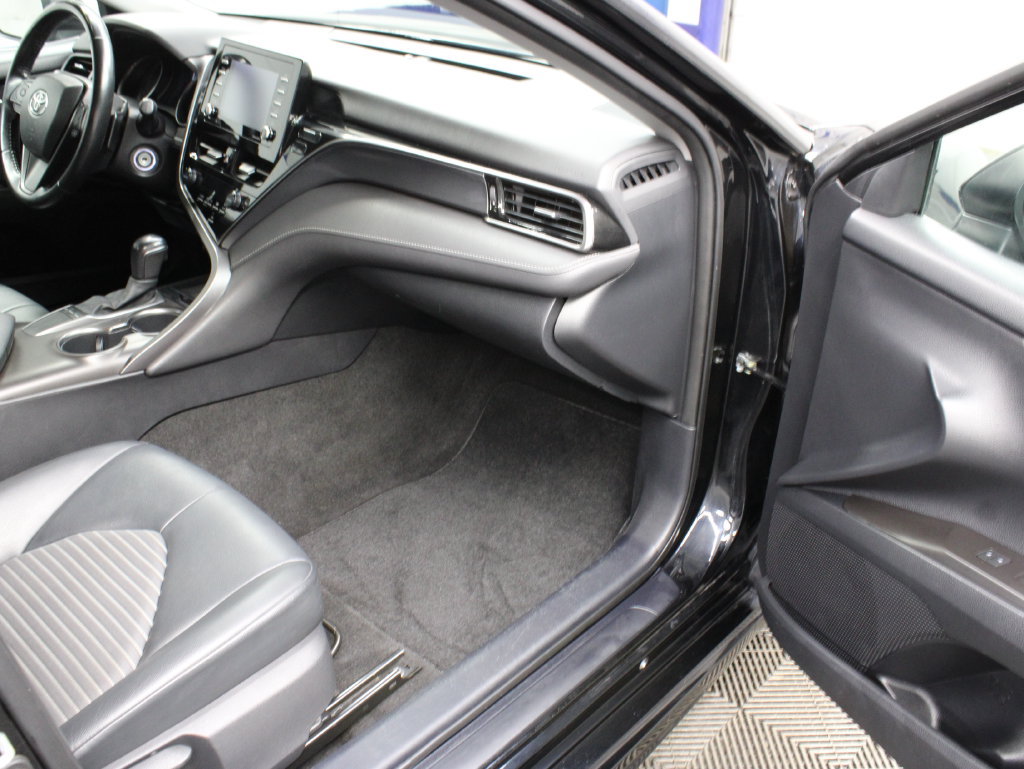 Used 2022 Toyota Camry SE FWD image 25