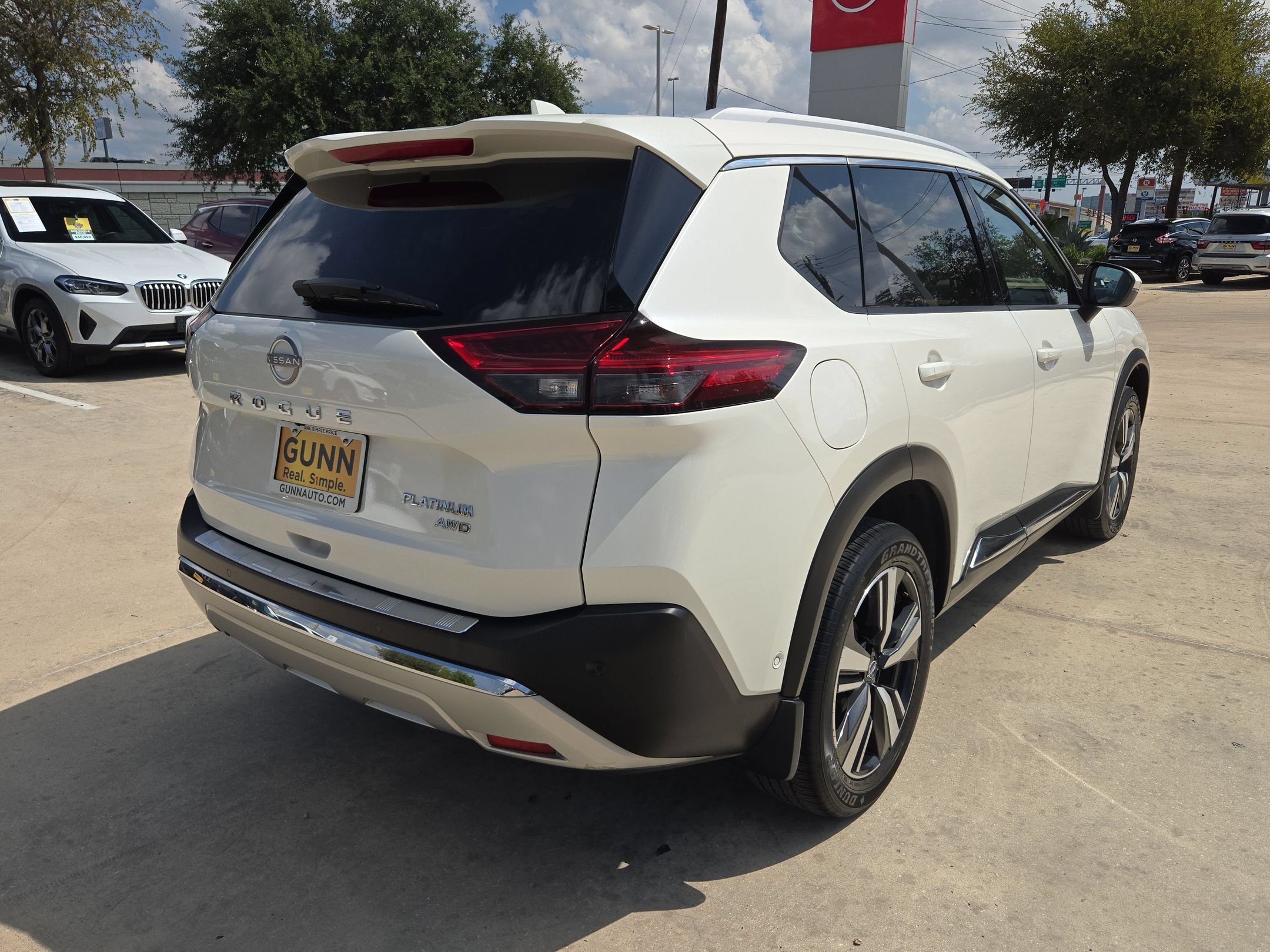 Certified 2023 Nissan Rogue Platinum AWD/4WD image 3