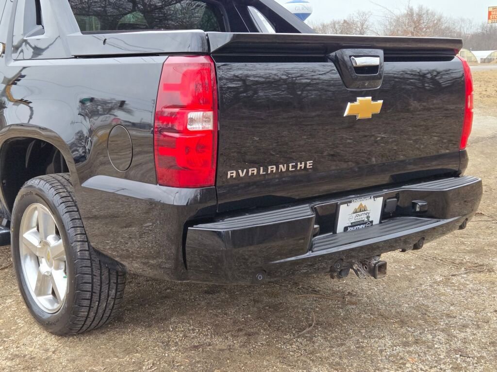 Used 2013 Chevrolet Avalanche LT w/ All-Star Edition image 14