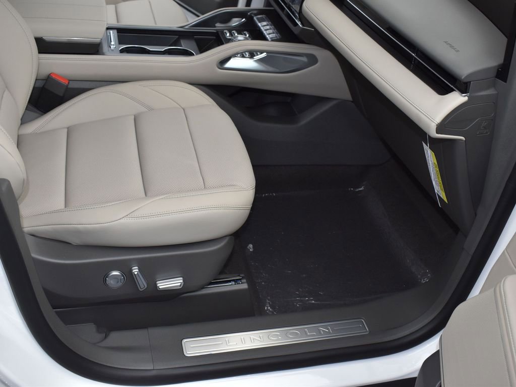 Certified 2025 Lincoln Nautilus Premier w/ Equipment Group 102A image 26