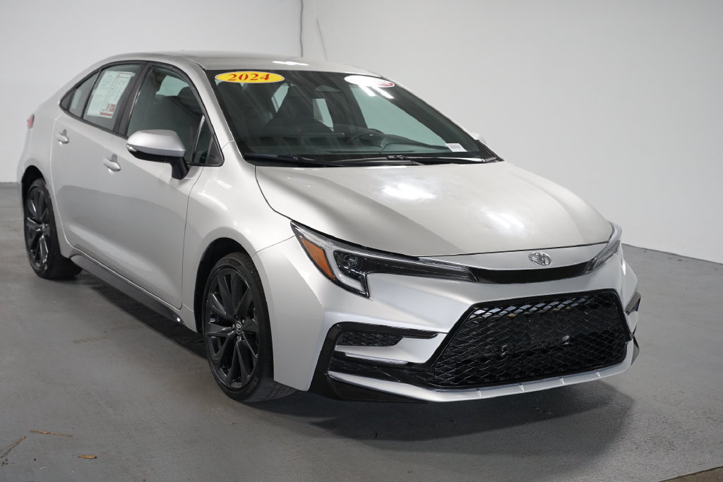 Used 2024 Toyota Corolla SE FWD image 3