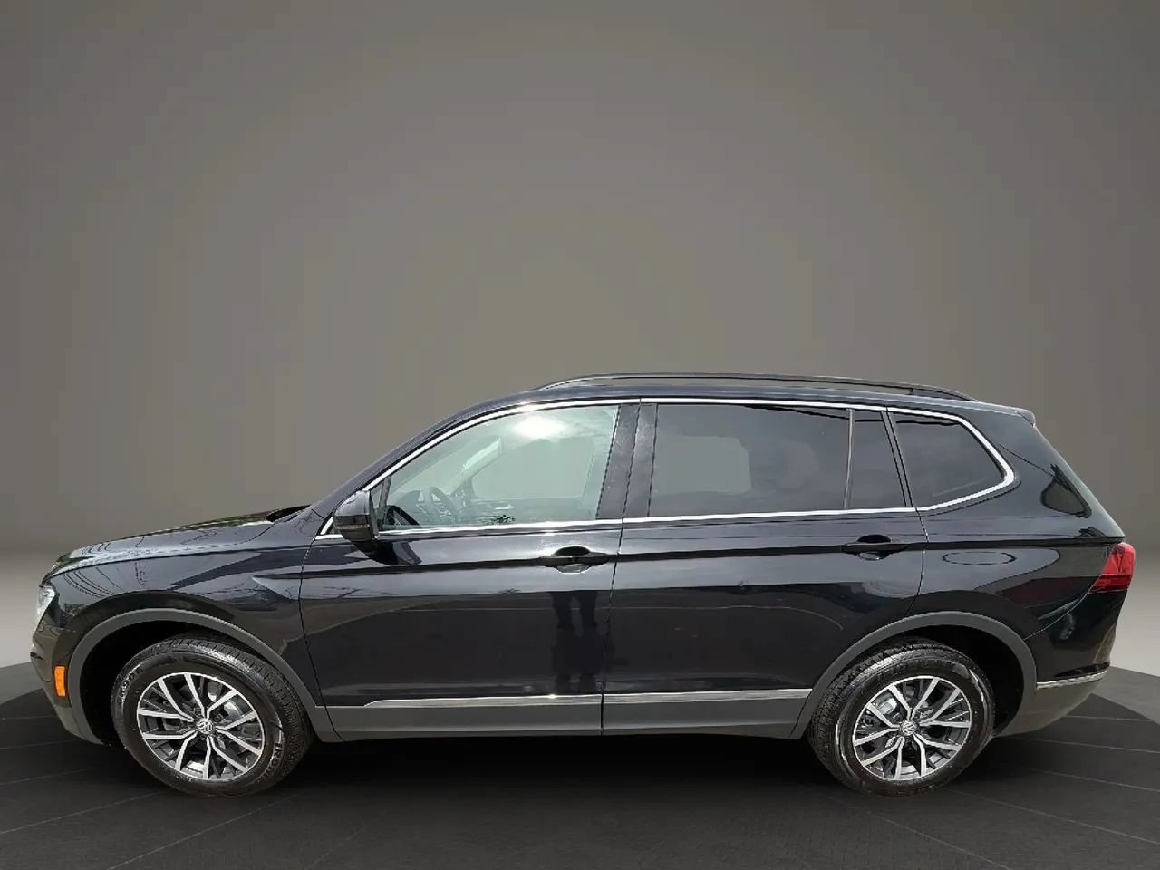 Used 2020 Volkswagen Tiguan SE AWD/4WD image 8