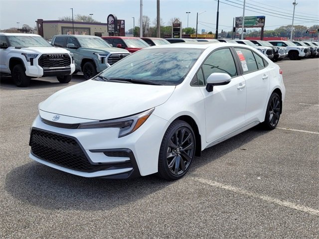 Used 2025 Toyota Corolla SE image 3