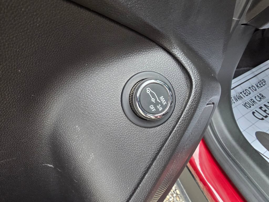 Used 2023 Chevrolet TrailBlazer RS w/ Sun and Liftgate Package image 12