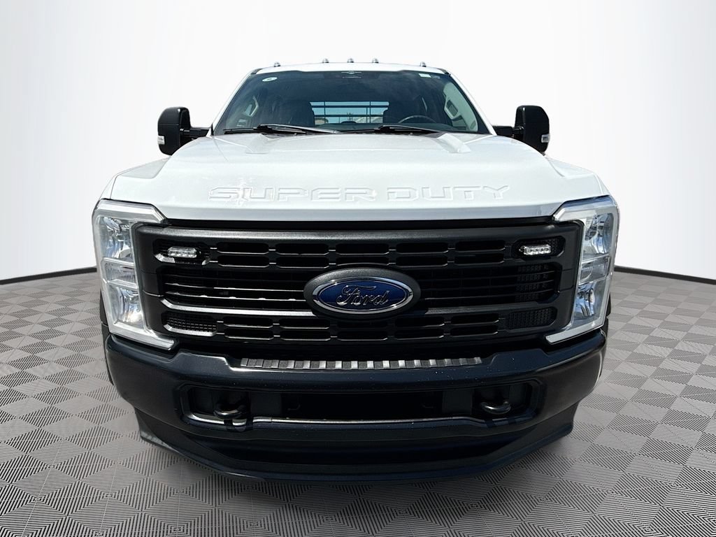 Used 2023 Ford F550 4x4 Crew Cab Super Duty image 2