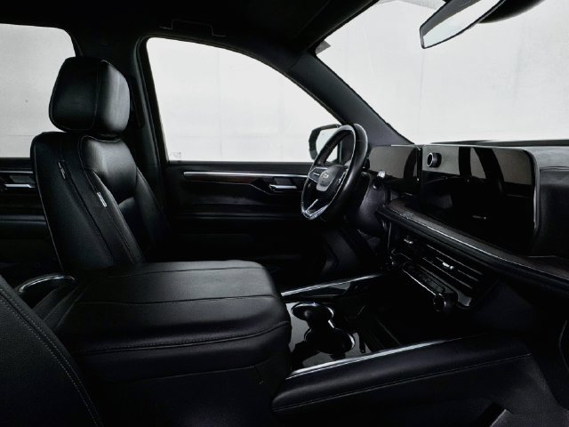 Used 2025 Chevrolet Tahoe LS RWD image 25