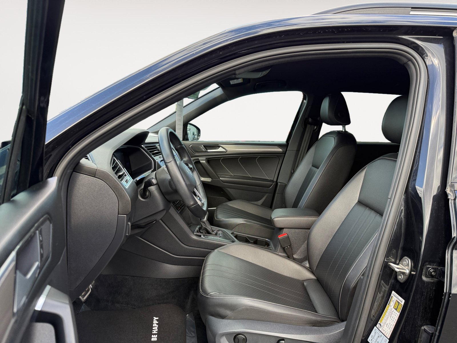 Certified 2022 Volkswagen Tiguan SE R-Line FWD image 10