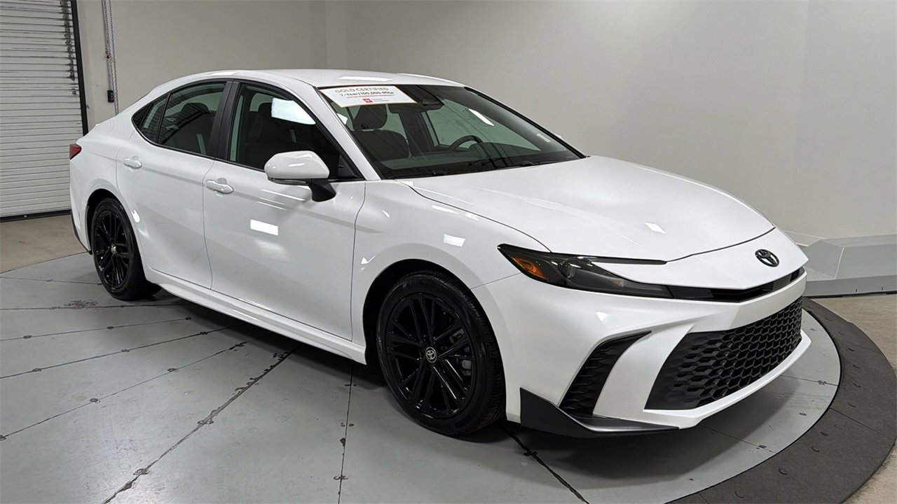 Certified 2025 Toyota Camry SE video 3