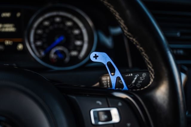 Used 2015 Volkswagen Golf R 4-Door image 22