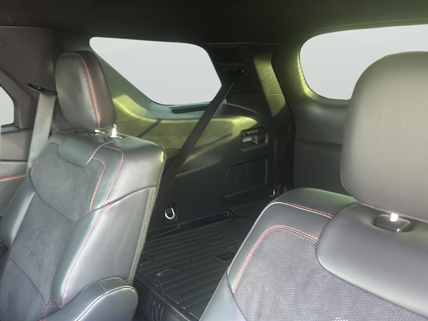 Used 2025 Ford Explorer ST w/ Sun And Sound Package image 8