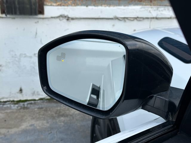 Used 2019 Land Rover Range Rover Velar R-Dynamic SE image 15