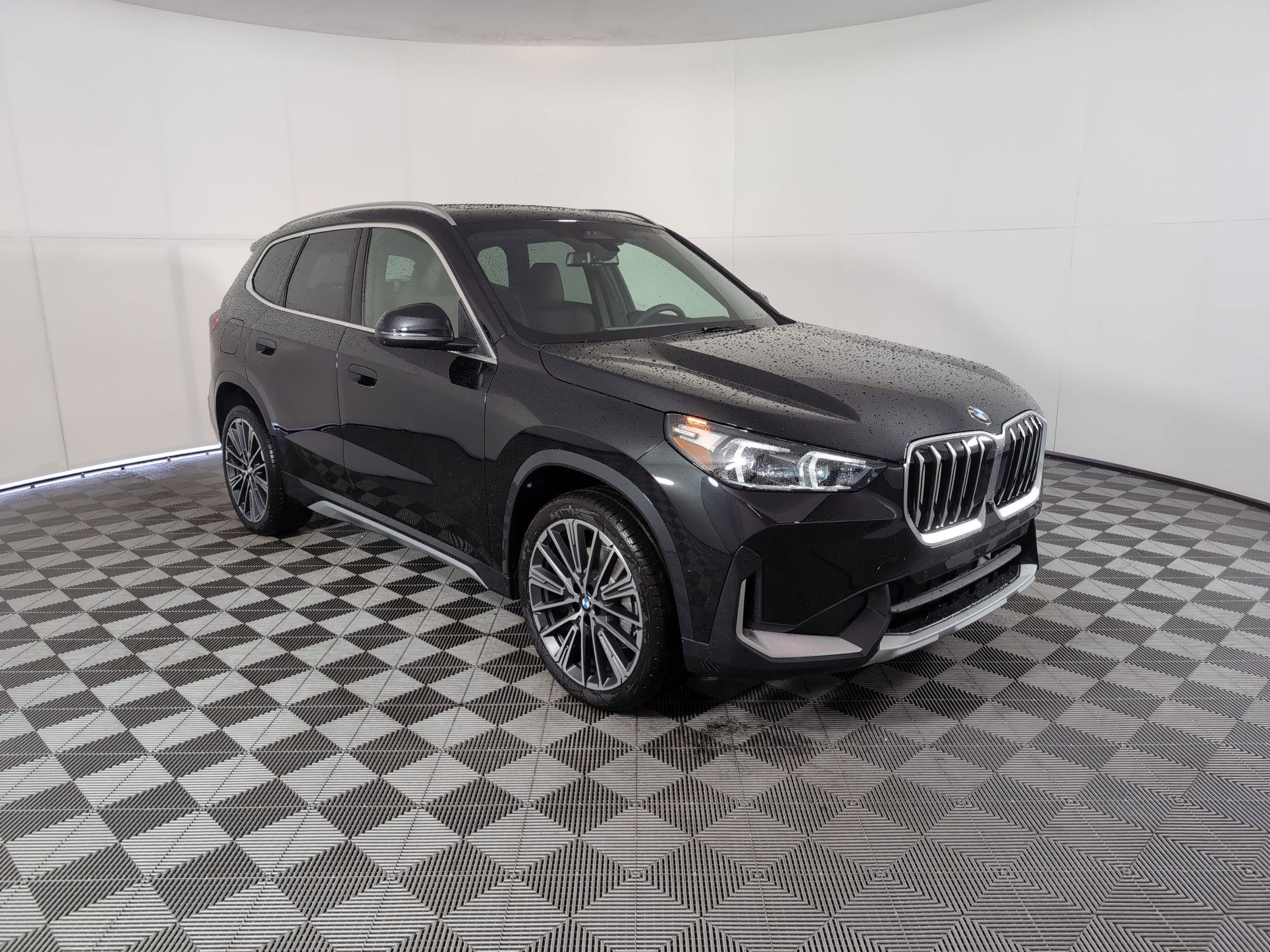 Used 2025 BMW X1 xDrive28i w/ Premium Package AWD/4WD image 5