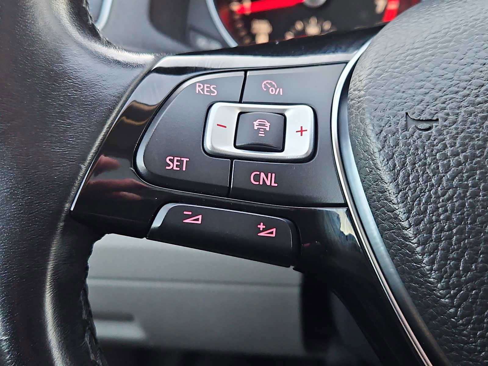 Used 2018 Volkswagen Passat 2.0T SE image 23