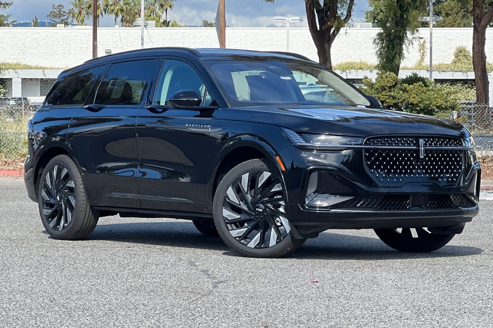 New 2026 Lincoln Nautilus Reserve w/ Jet Appearance Package AWD/4WD image 2