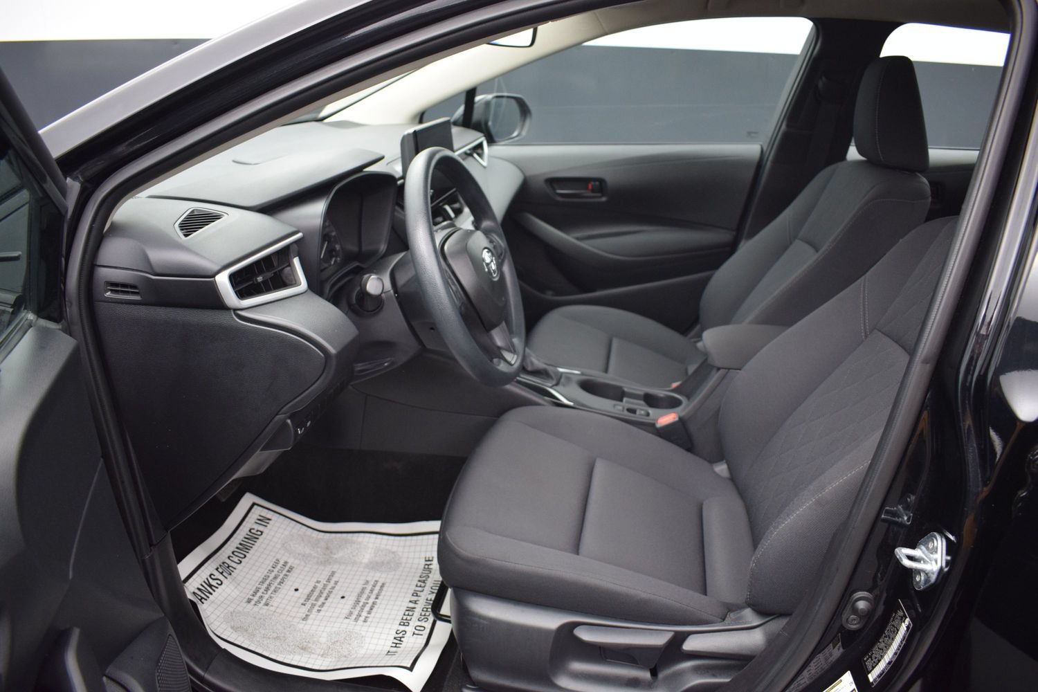 Used 2025 Toyota Corolla LE FWD image 13