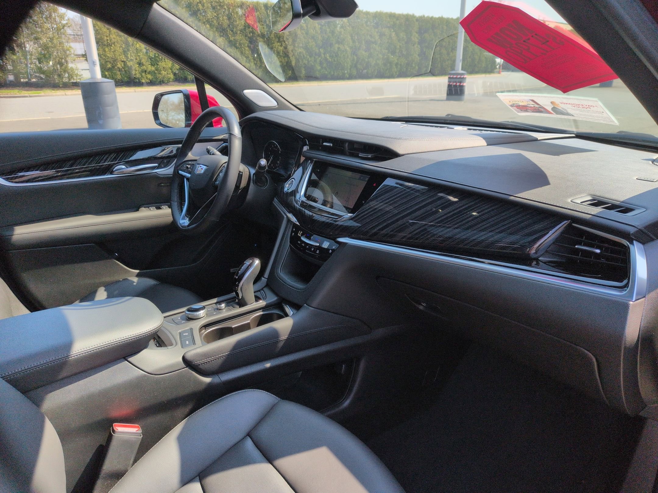 Certified 2024 Cadillac XT6 Premium Luxury w/ LPO, Floor Liner Package AWD/4WD image 28