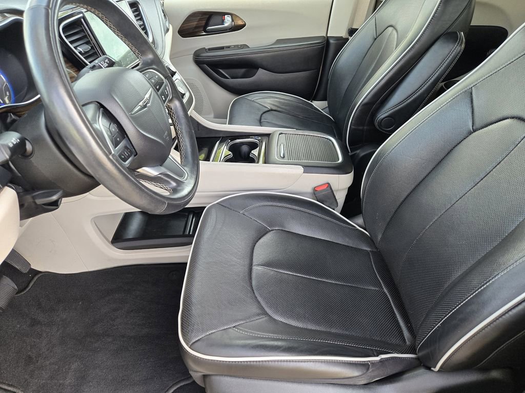 Used 2022 Chrysler Pacifica Limited image 11