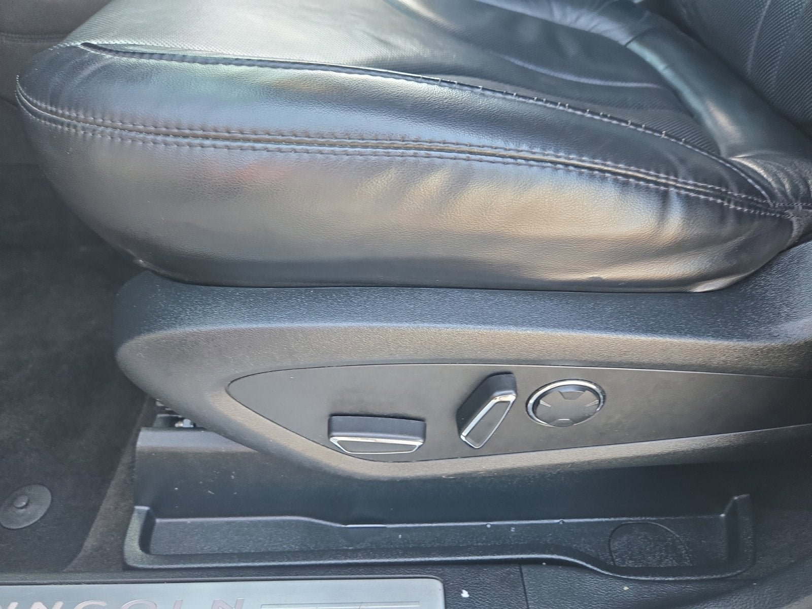 Used 2019 Lincoln MKC Reserve w/ MKC Climate Package FWD image 12