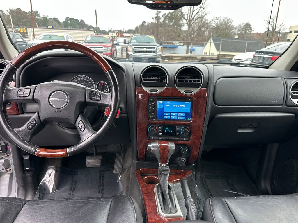 Used 2009 GMC Envoy Denali image 14