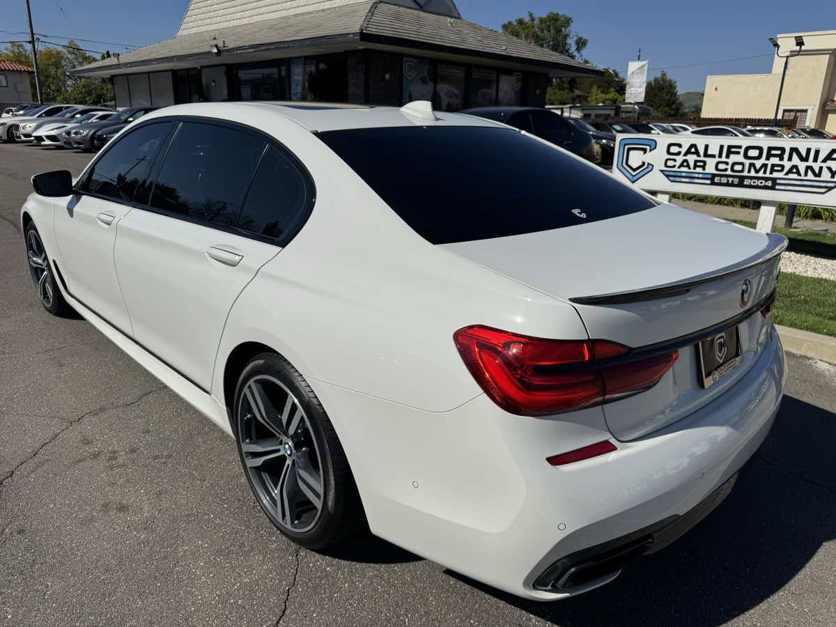 Used 2018 BMW 740i image 3
