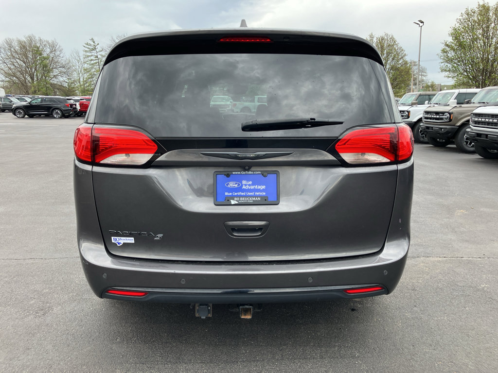 Used 2020 Chrysler Pacifica Touring-L Plus image 7