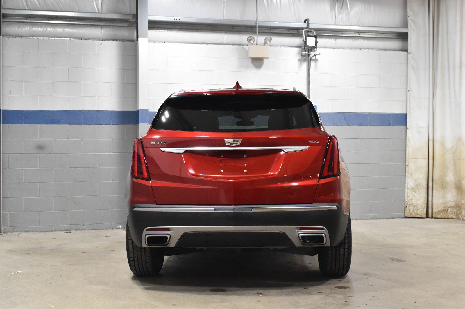 Used 2021 Cadillac XT5 Premium Luxury w/ LPO, Floor Liner Package FWD image 23