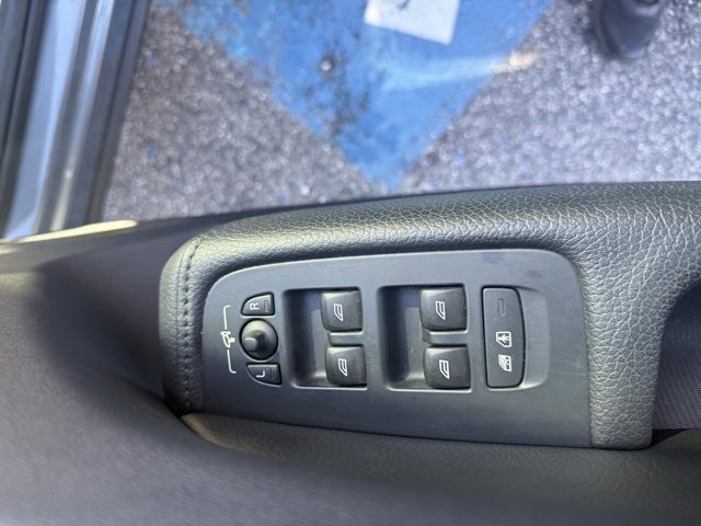 Used 2018 Volvo XC60 T6 Momentum w/ Convenience Package image 27