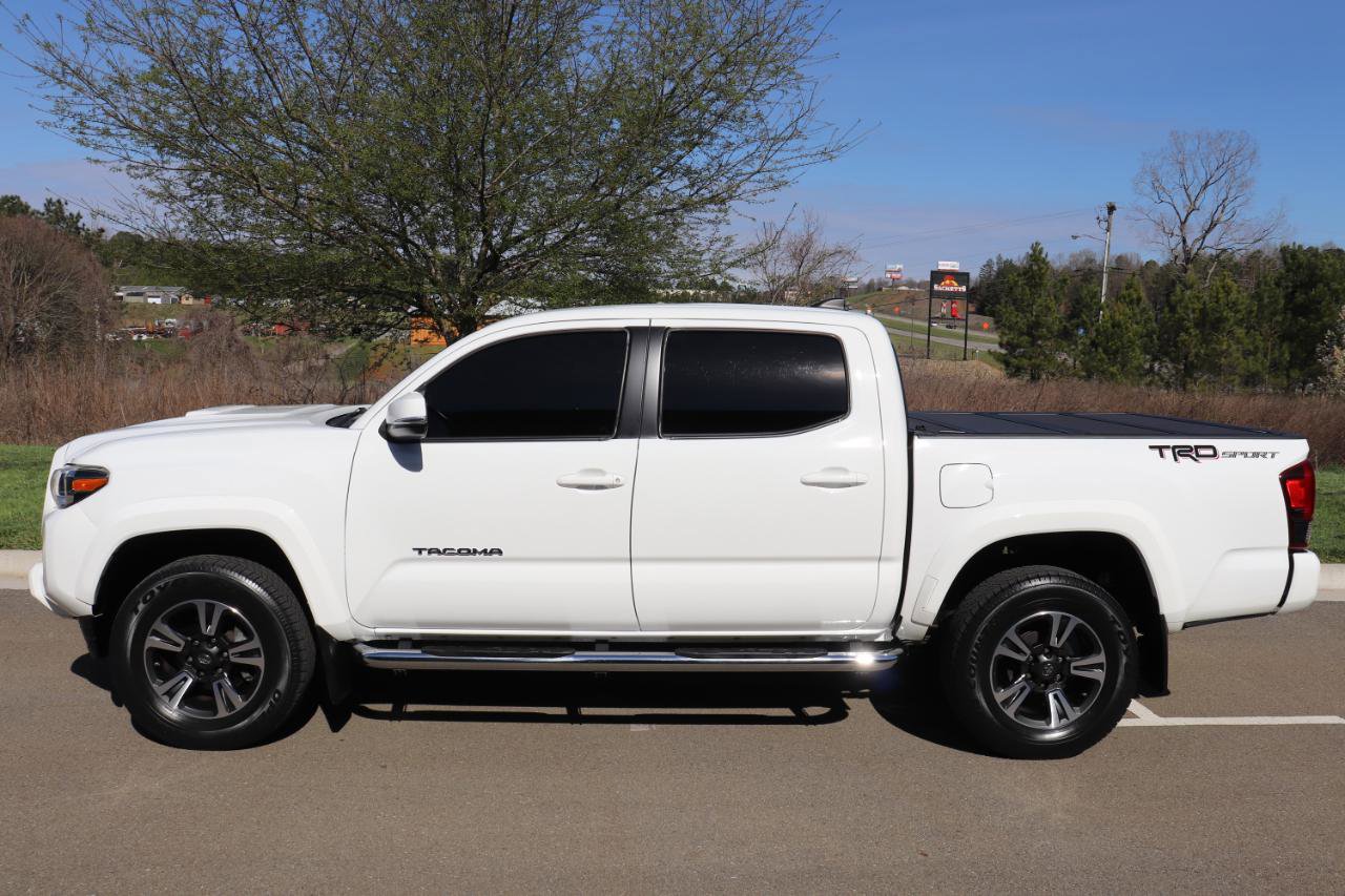 Used 2018 Toyota Tacoma TRD Sport image 9