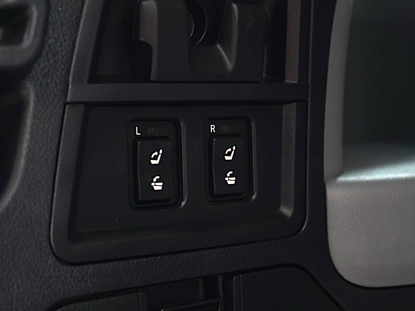 Used 2019 Toyota Sequoia SR5 image 20