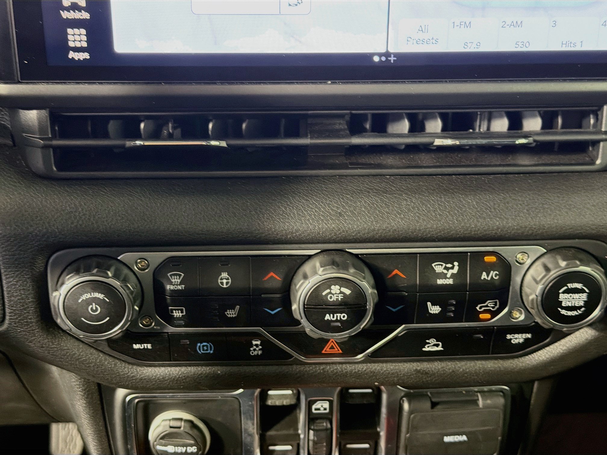 Used 2024 Jeep Wrangler Unlimited AWD/4WD image 23