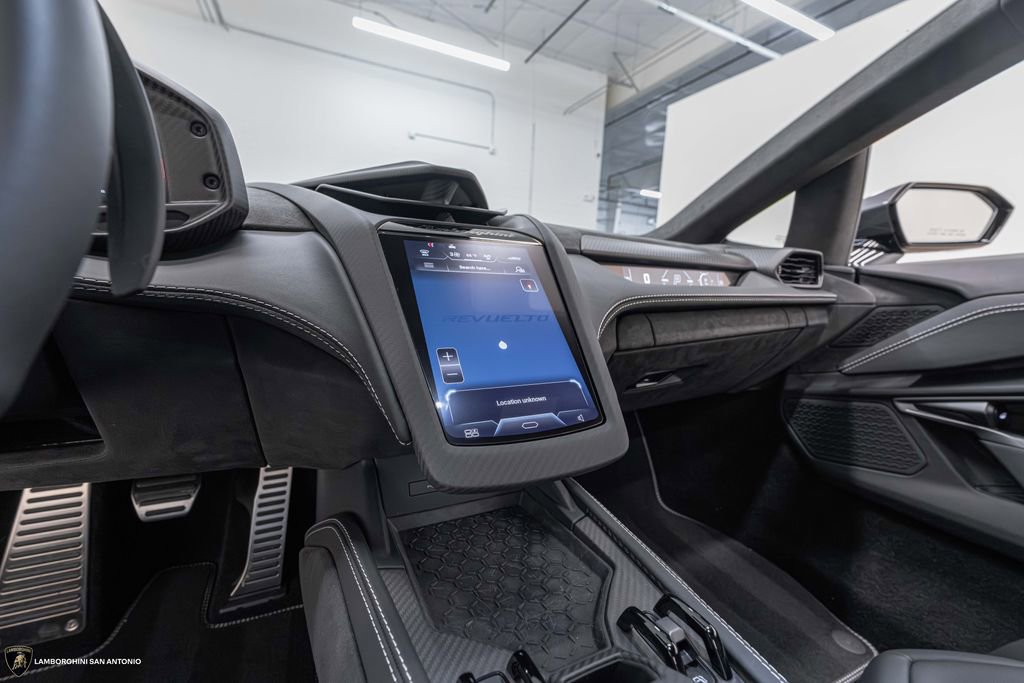 Used 2026 Lamborghini Revuelto AWD/4WD image 38