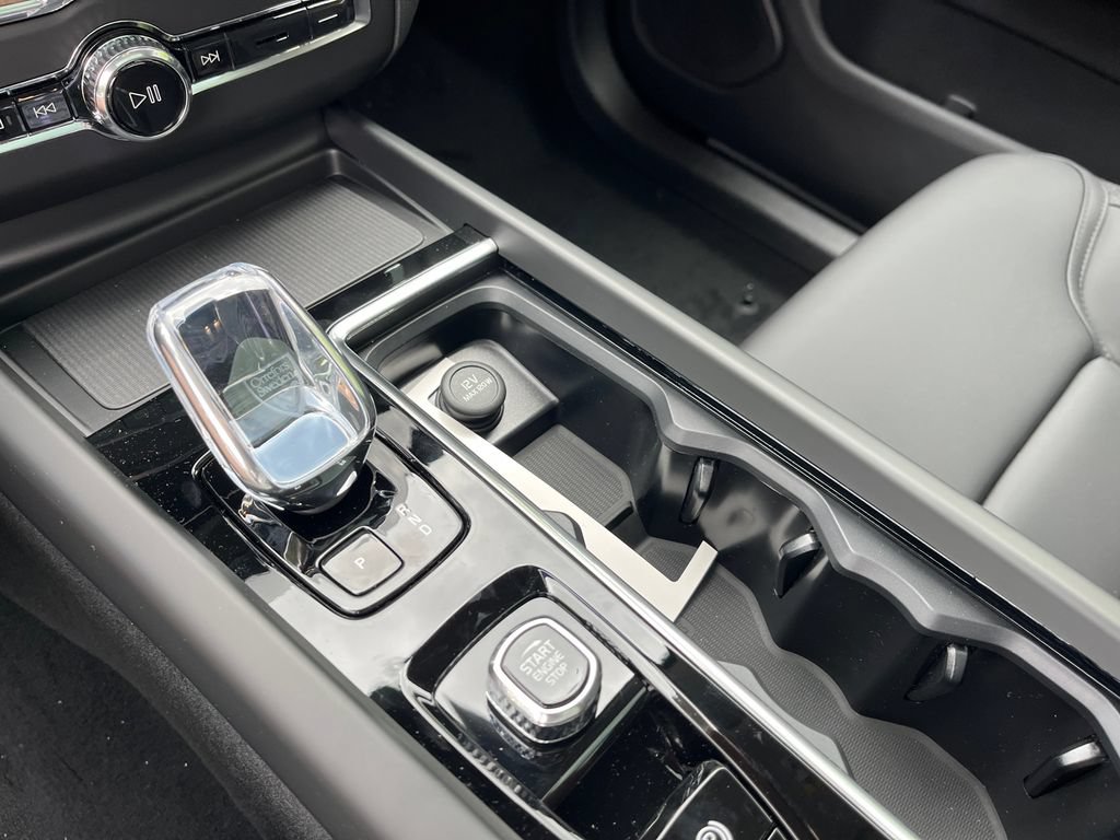 New 2026 Volvo XC60 B5 Plus w/ Protection Package Premier AWD/4WD image 18