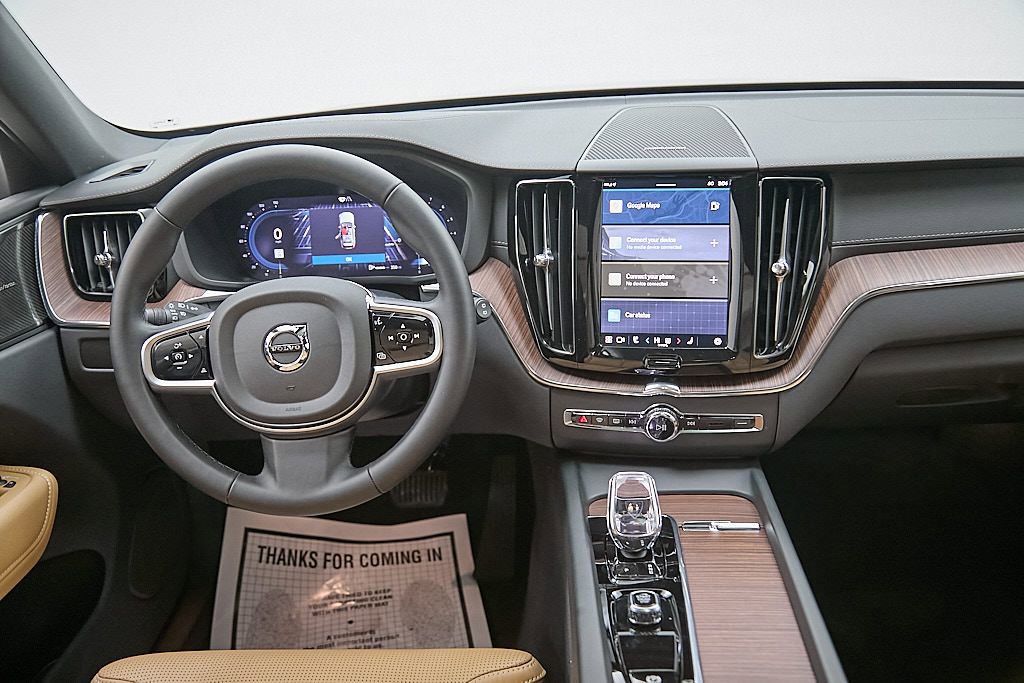 Certified 2025 Volvo XC60 B5 Ultra image 26