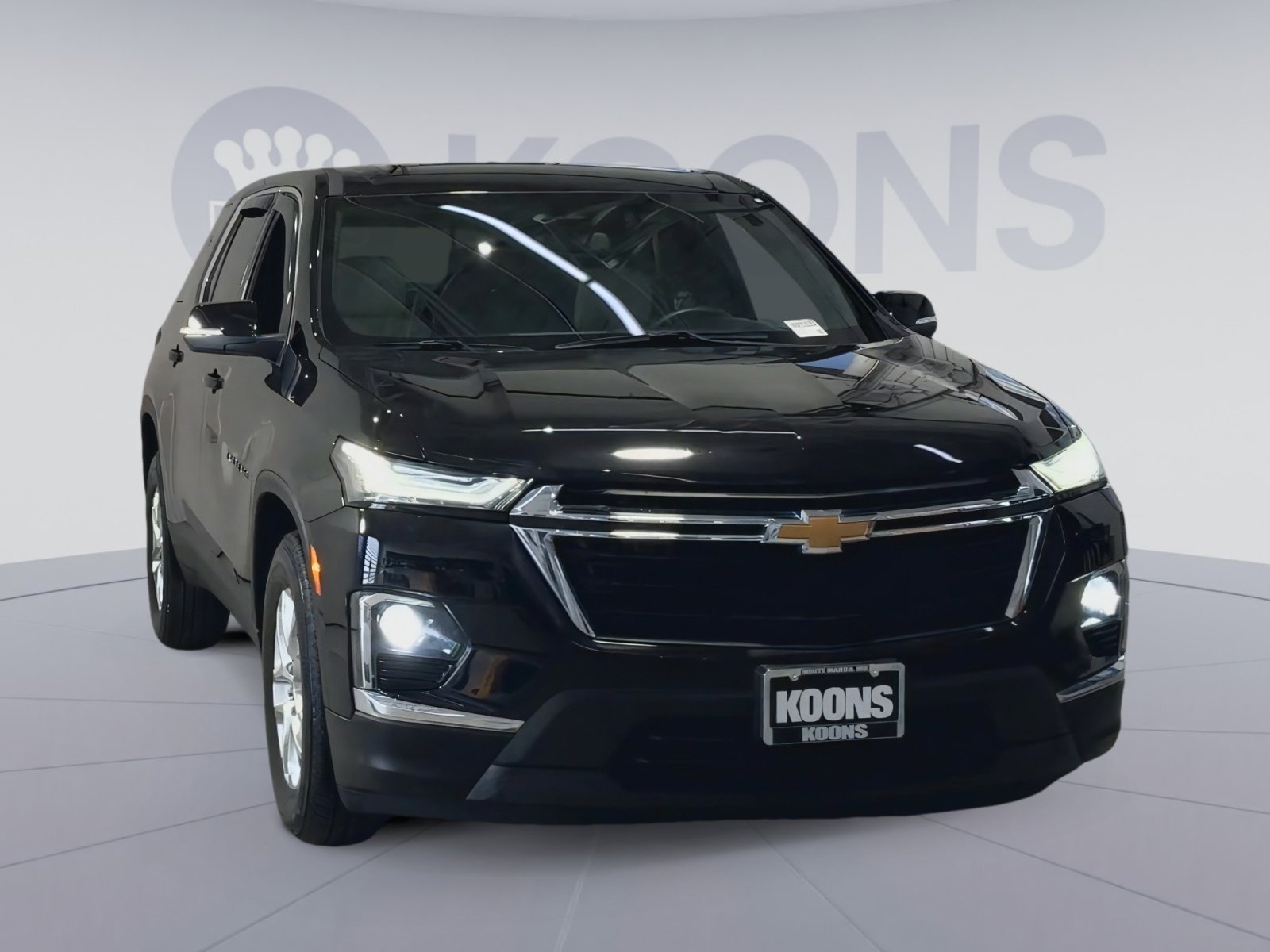 Used 2023 Chevrolet Traverse LS w/ Safety Package image 4