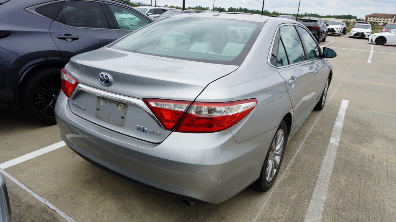 Used 2015 Toyota Camry XLE w/ Moonroof Package FWD image 6