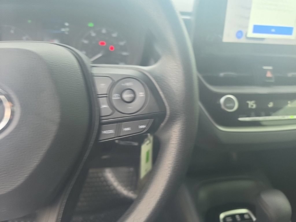Used 2025 Toyota Corolla LE FWD image 17