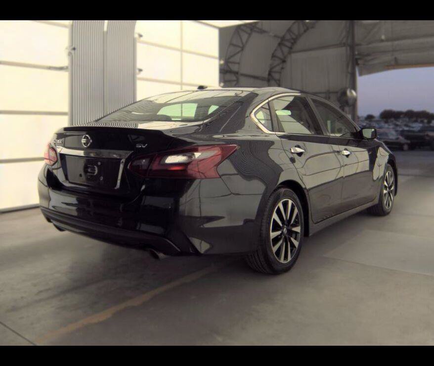 Used 2018 Nissan Altima 2.5 SV FWD image 9