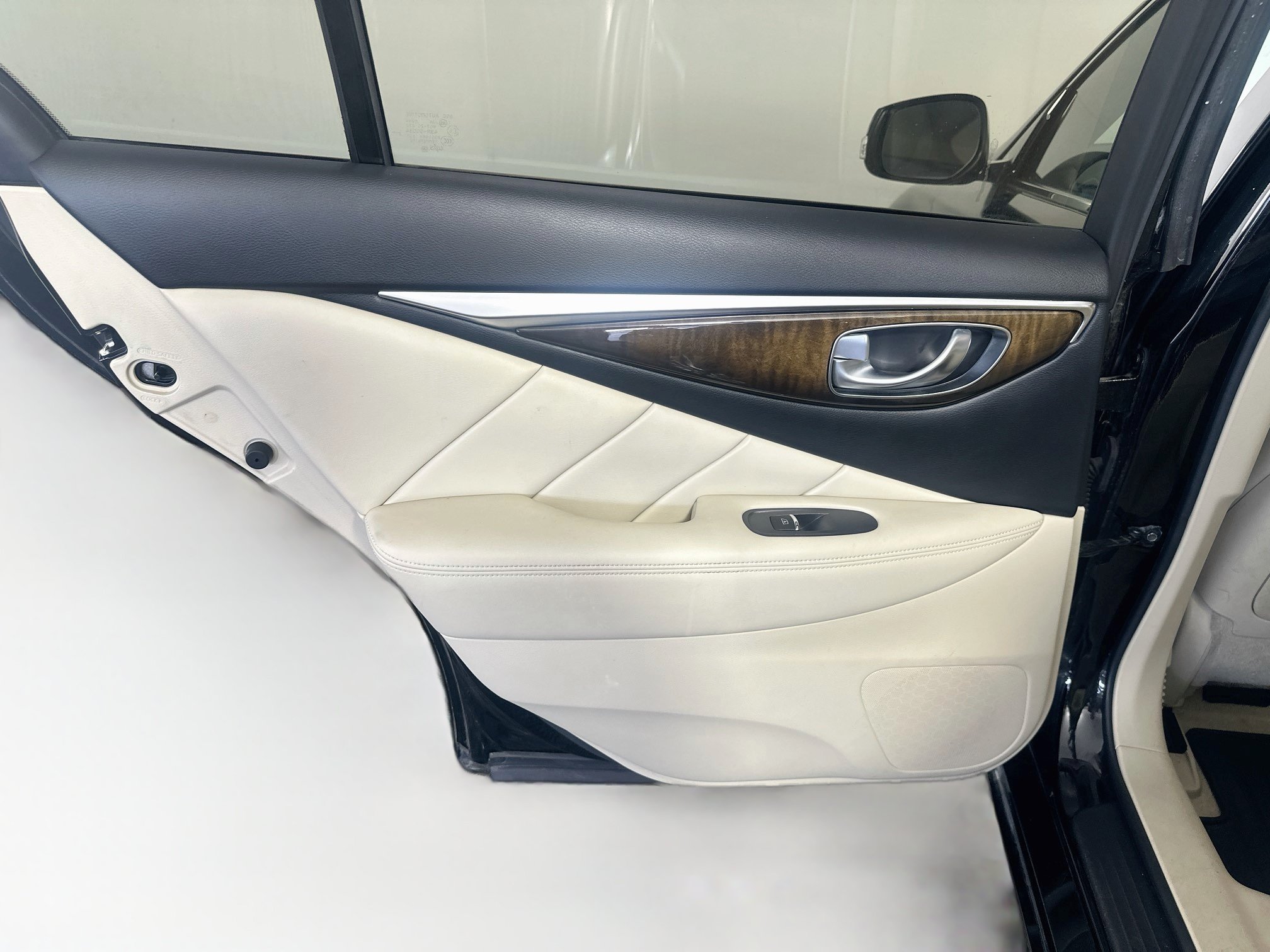 Used 2019 INFINITI Q50 Luxe w/ Essential Package (3.0T Luxe) RWD image 26