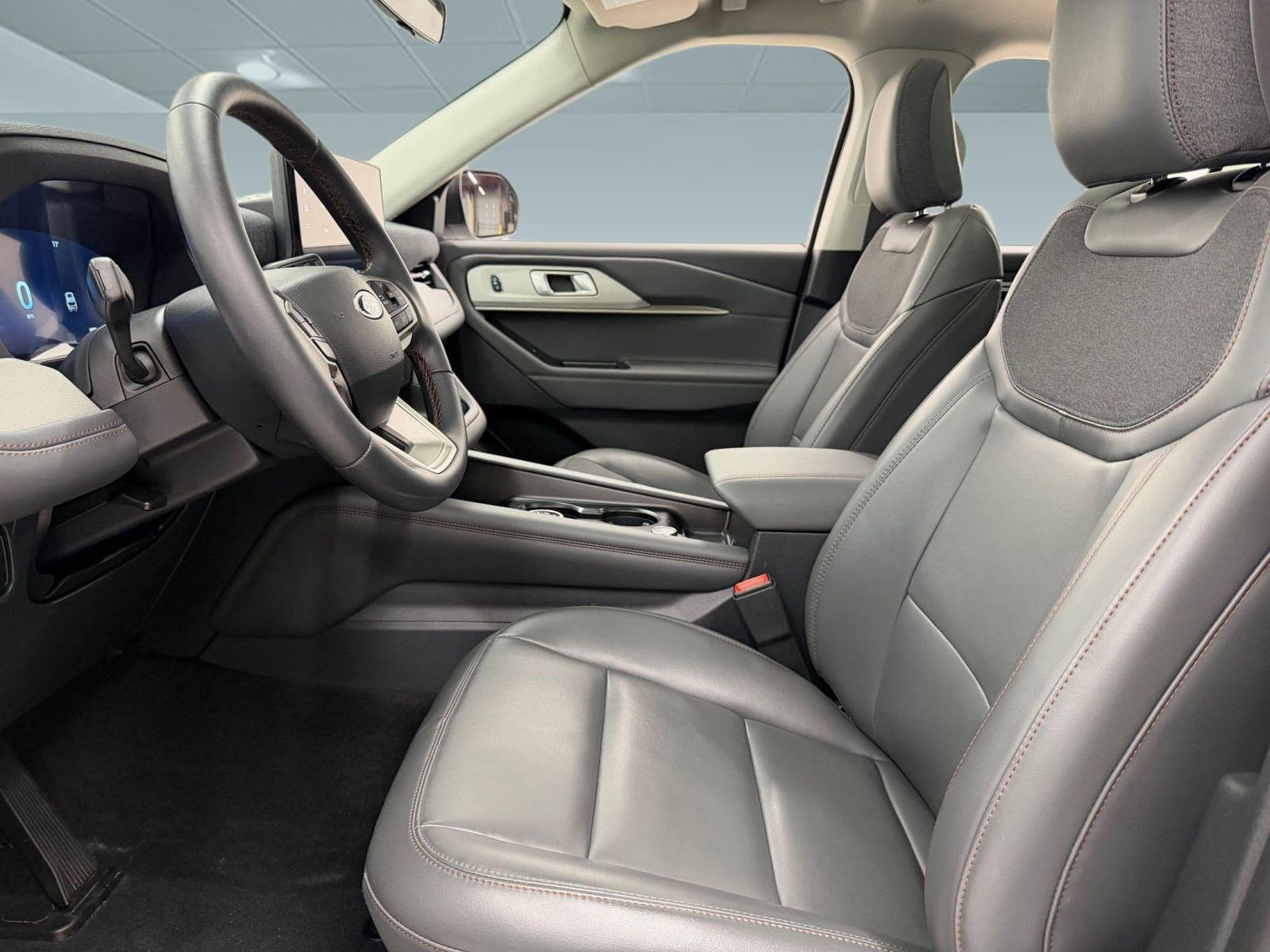 New 2026 Ford Explorer Active w/ Active Comfort Package AWD/4WD image 4